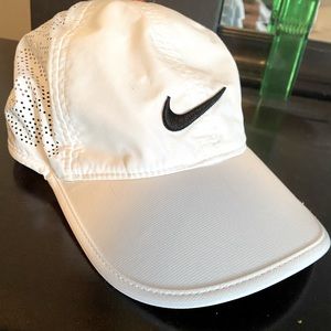 Women’s Nike Heritage86 cap with mesh detail